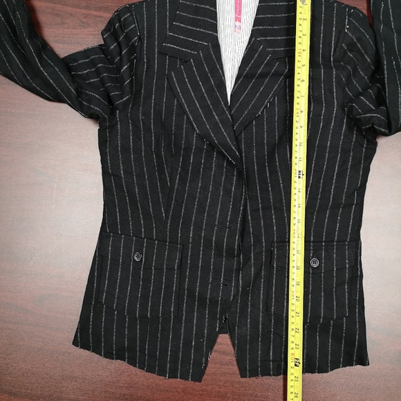 Blazer - Picture 8 of 8